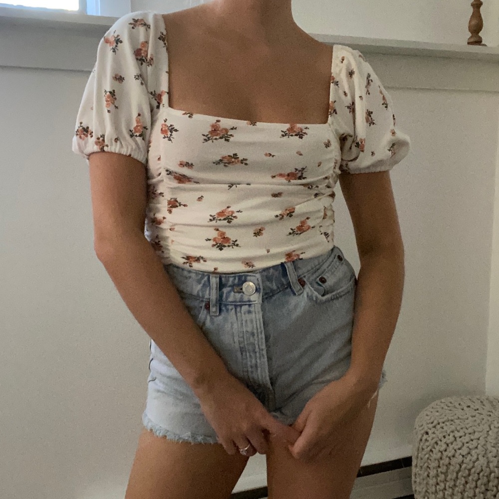 Crop top- puff sleeve
